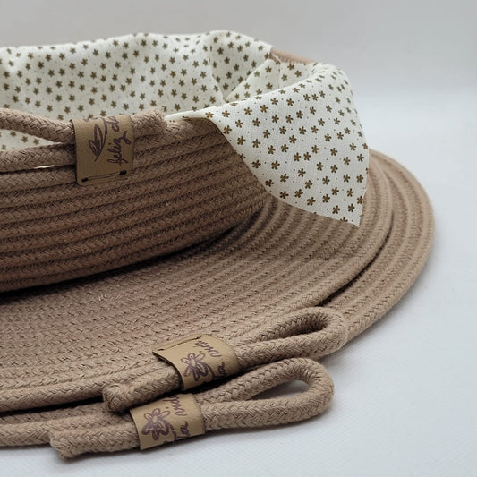 Conjunto de mesa e cesta de pão